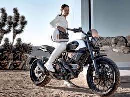  डुकाटी ने भारत में लॉन्च की ये  धाकड़ बाइक, जानें खासियत 