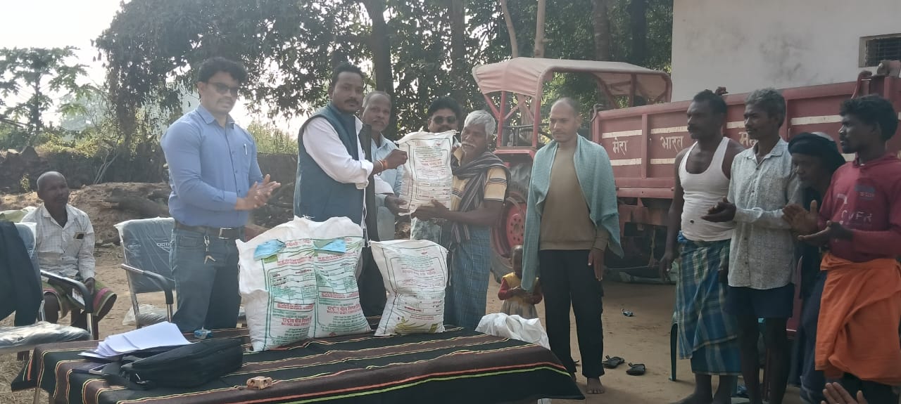 चयनित 50 किसानो को मसूर बीज मिनी किट का वितरण 