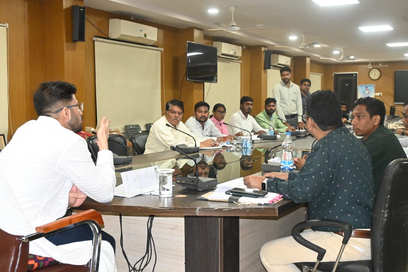 53 ठेकेदारों को पेनाल्टी के साथ कार्यों में दी समय वृध्दि की अनुमति