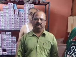 हुक्का कारोबारी के घर क्राइम ब्रांच की टीम ने दी दबिश,कारोबारी गिरफ्तार