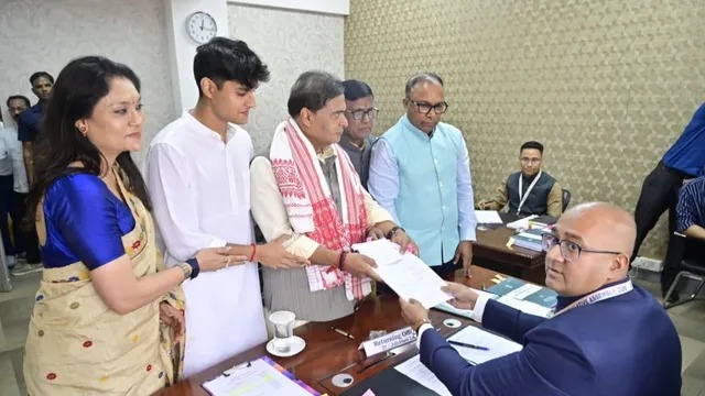 असम के CM हिमंता बिस्व सरमा और उनकी पत्नी की संपत्ति का खुलासा, एफिडेविट में सामने आए आंकड़े