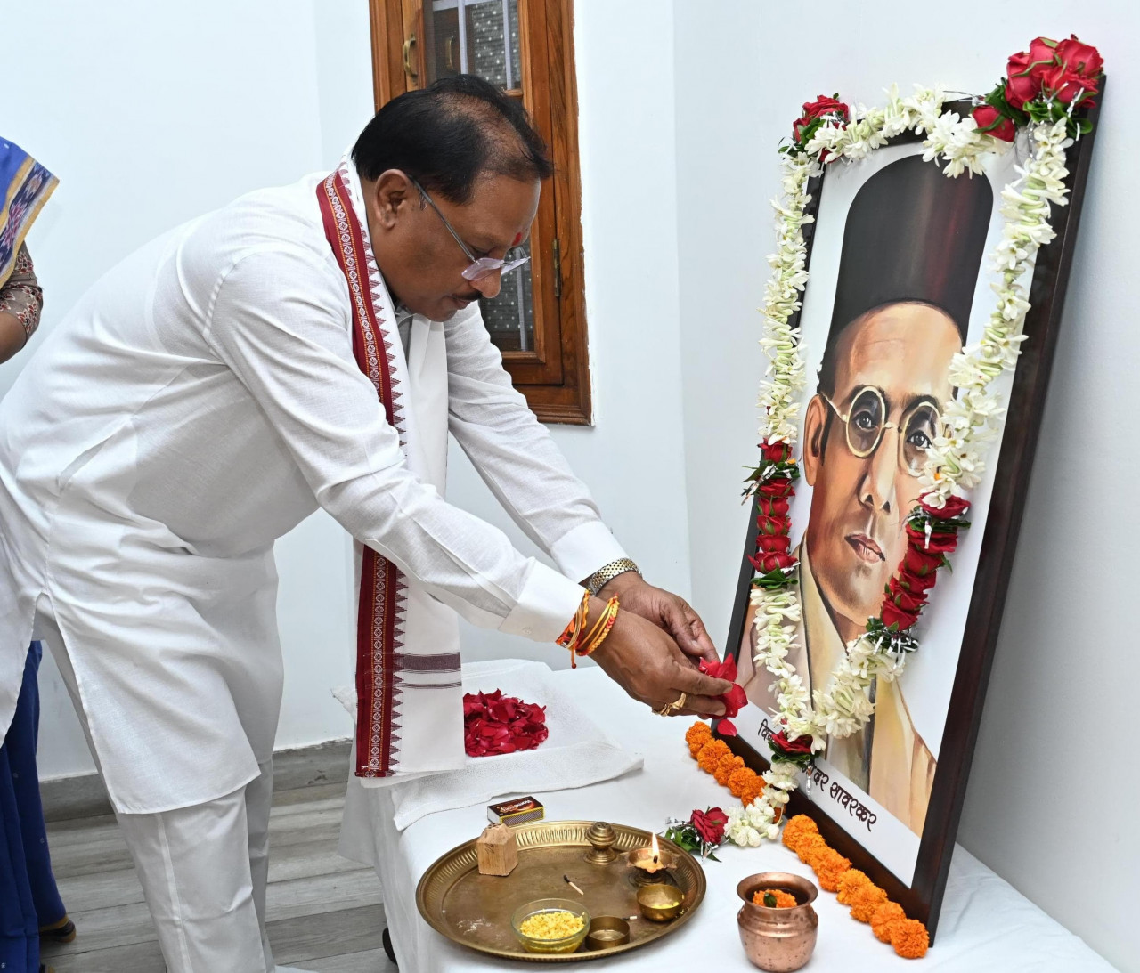 मुख्यमंत्री विष्णु देव साय ने वीर सावरकर की जयंती पर उन्हें किया नमन