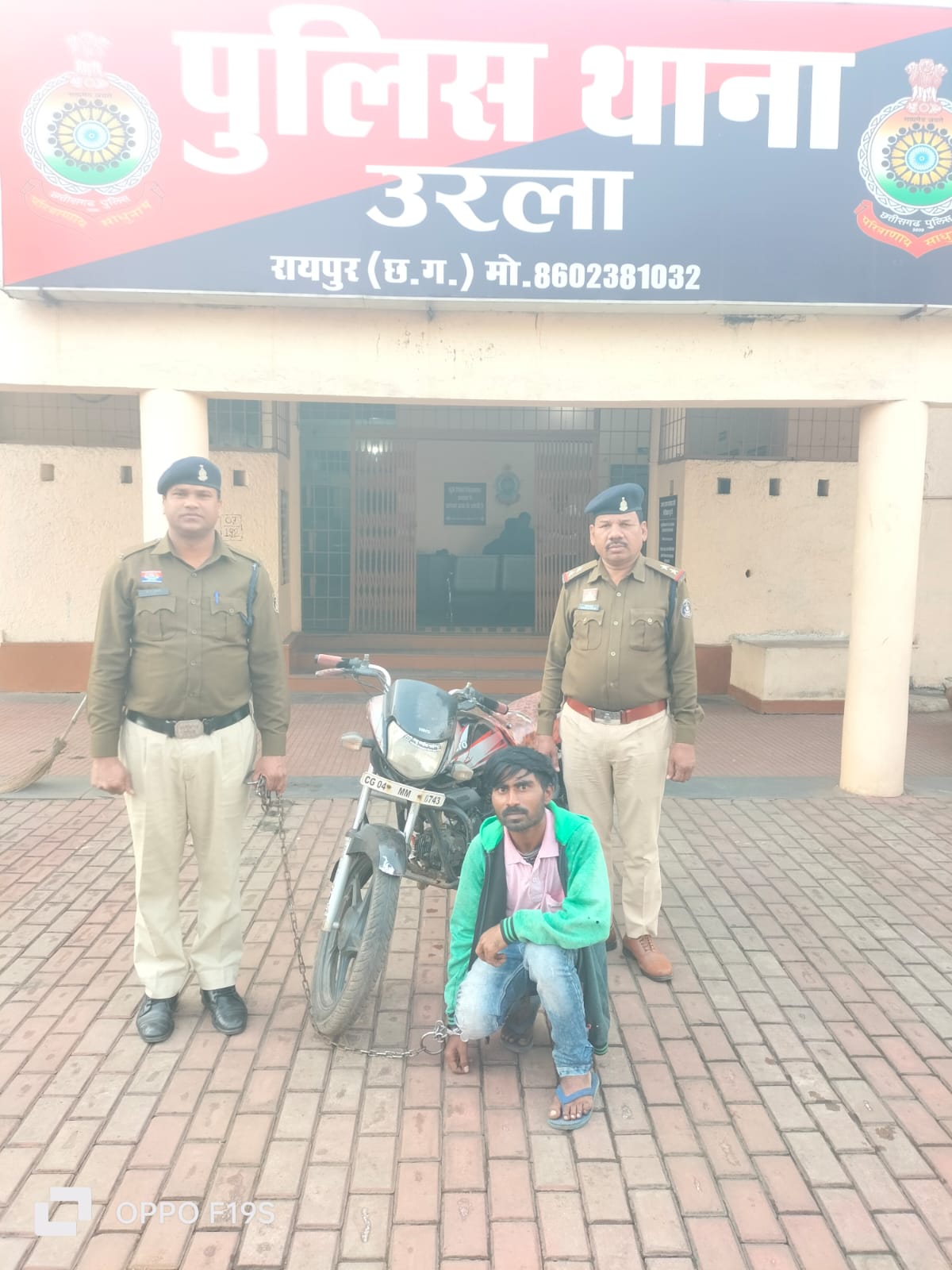 चोरी के मोटरसाइकिल के साथ आरोपी चुम्मन गिरफ्तार ,भेजा गया जेल