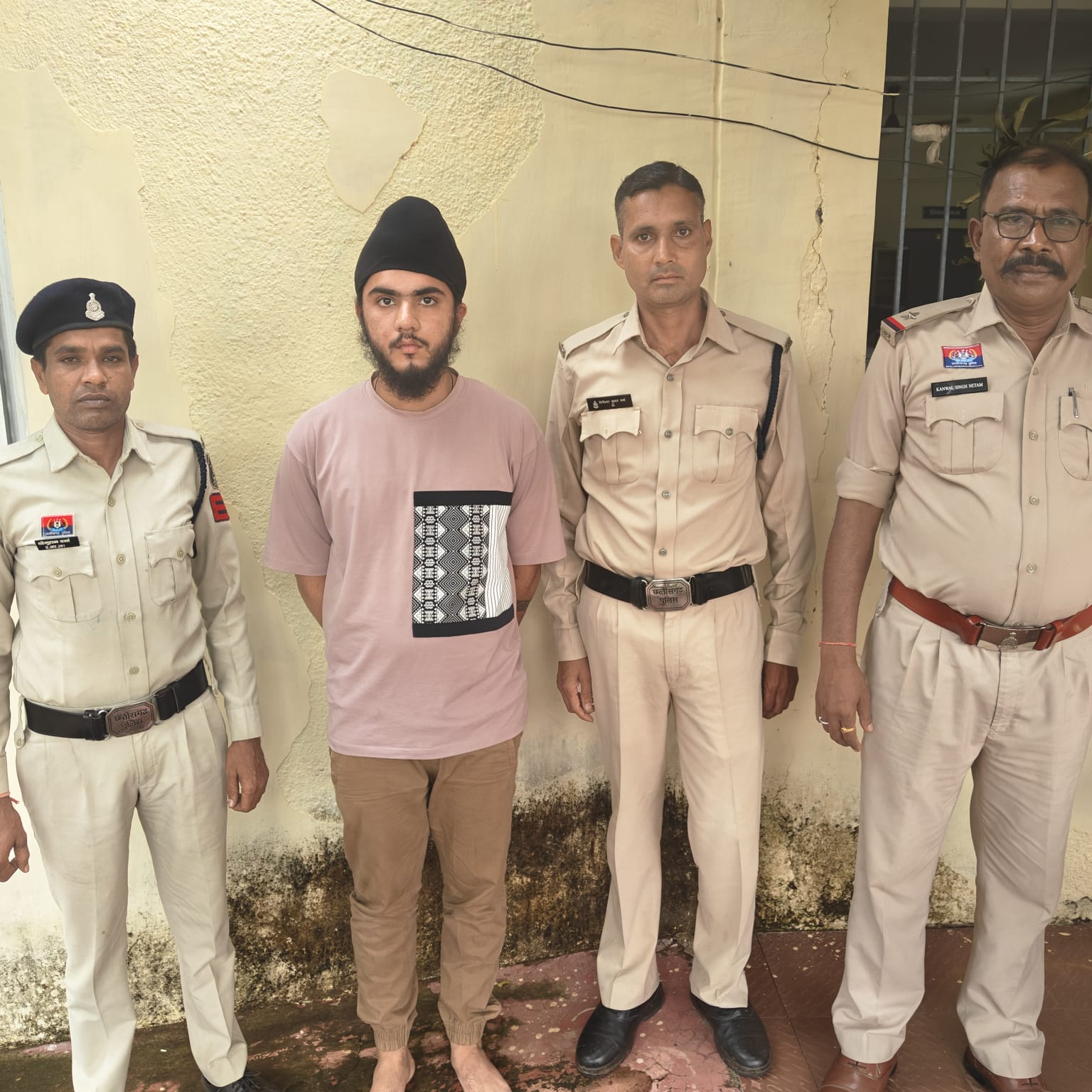  तेज रफ्तार डिफेंडर ने मचाई तबाही एक मौत, कई घायल — आरोपी गिरफ्तार, जनता का आक्रोश चरम पर, बेमेतरा रहा बंद
