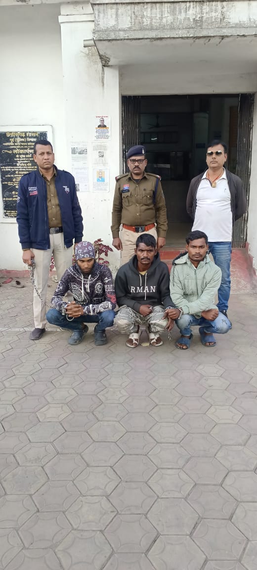 सूने मकानों में सेंधमारी करने वाले तीन शातिर बदमाश गिरफ्तार, आरोपियों से 5 लाख से अधिक कीमत के जेवरात बरामद