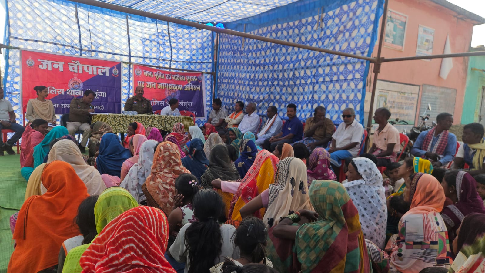 ग्राम गमेकेला में थाना प्रभारी लैलूंगा ने लगाई चौपाल, ग्रामीणों को अपराधों की जानकारी देकर नशा मुक्ति के लिये किया प्रेरित
