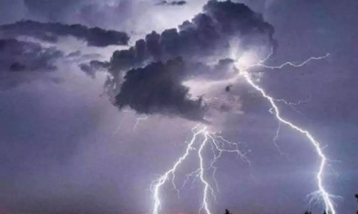  राजनांदगांव में आकाशीय बिजली का कहर, दो युवकों की दर्दनाक मौत
