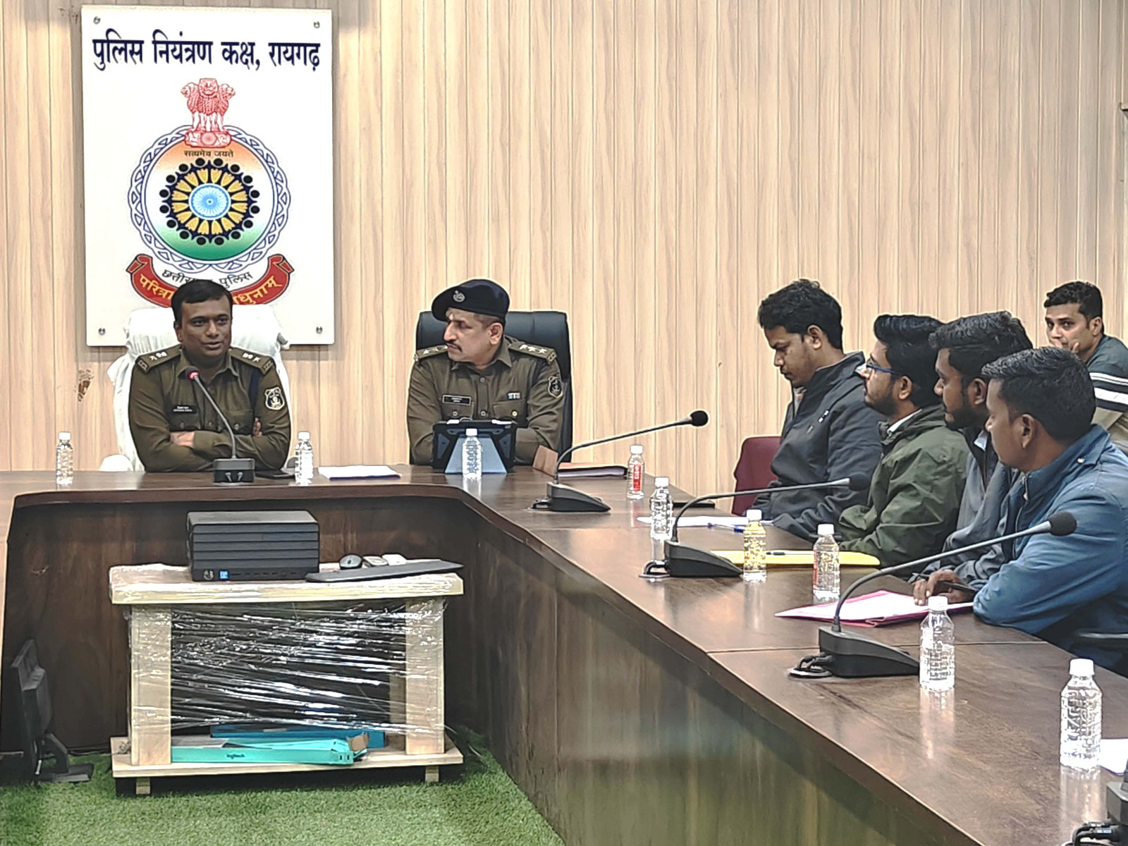 माइक्रो फाइनेंस कंपनियां सुनिश्चित करें, ग्राहक के साथ फाइनेंशियल फ्रॉड न हो, लोन रिकवरी में अपनाएं कानूनी प्रक्रिया: एसपी दिव्यांग पटेल