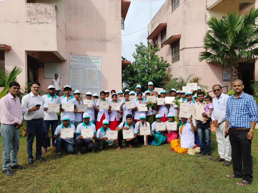 विशेष पिछड़ी जनजाति (बैगा) के युवाओ को मिली उन्नत कृषि एवं नर्सरी तैयार करने की ट्रेनिंग