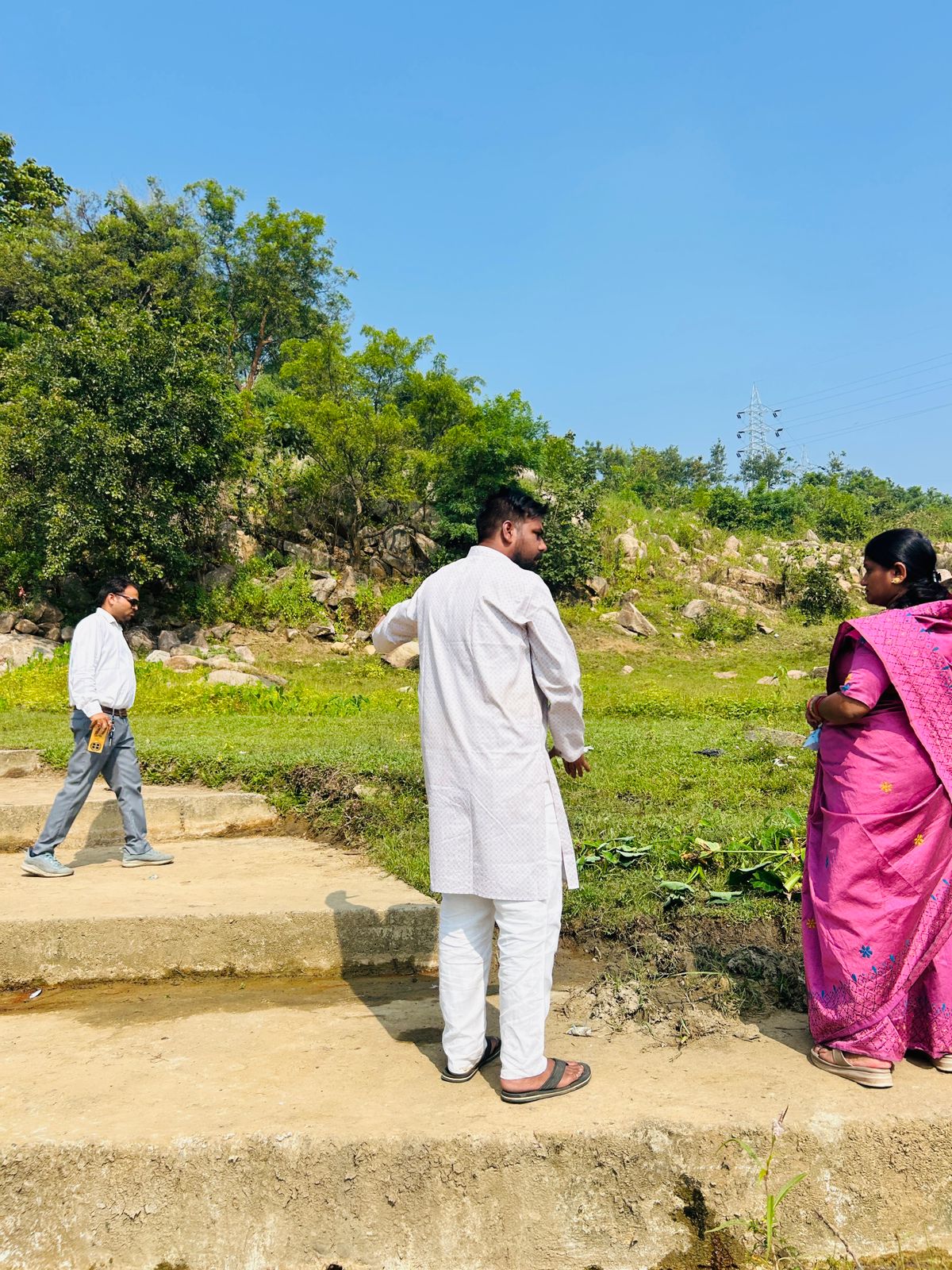 छठ पर्व की तैयारियों को लेकर हसदेव नदी छठ घाट का निरीक्षण