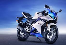 2025 Yamaha R15 को नए कलर और ग्राफिक के साथ अपडेट किया गया