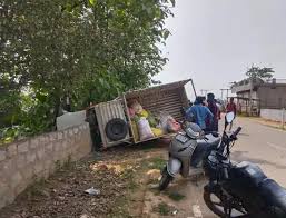 पिकअप ने बाइक को मारी टक्कर,हादसे में ग्रामीण डॉक्टर की मौत  