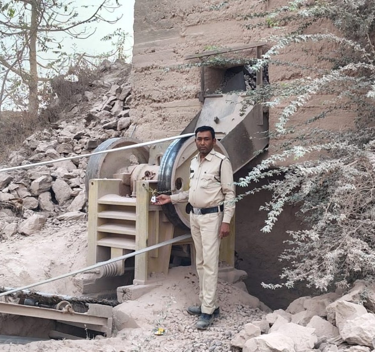 कलेक्टर के निर्देश पर एक्शन, रायपुर में चार क्रेशर किए गए सील