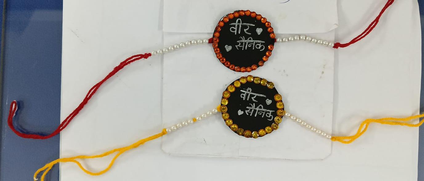 एक राखी सैनिक भाईयों के नाम : गाइडर बहनों द्वारा जवानों के लिए तैयार किया गया 1375 रक्षा सूत्र राखियां