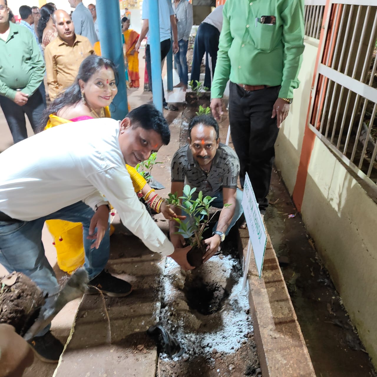 शीतला माता मंदिर परिसर में नवनिर्मित भवन का एनएमडीसी सीजीएम ने किया लोकार्पण
