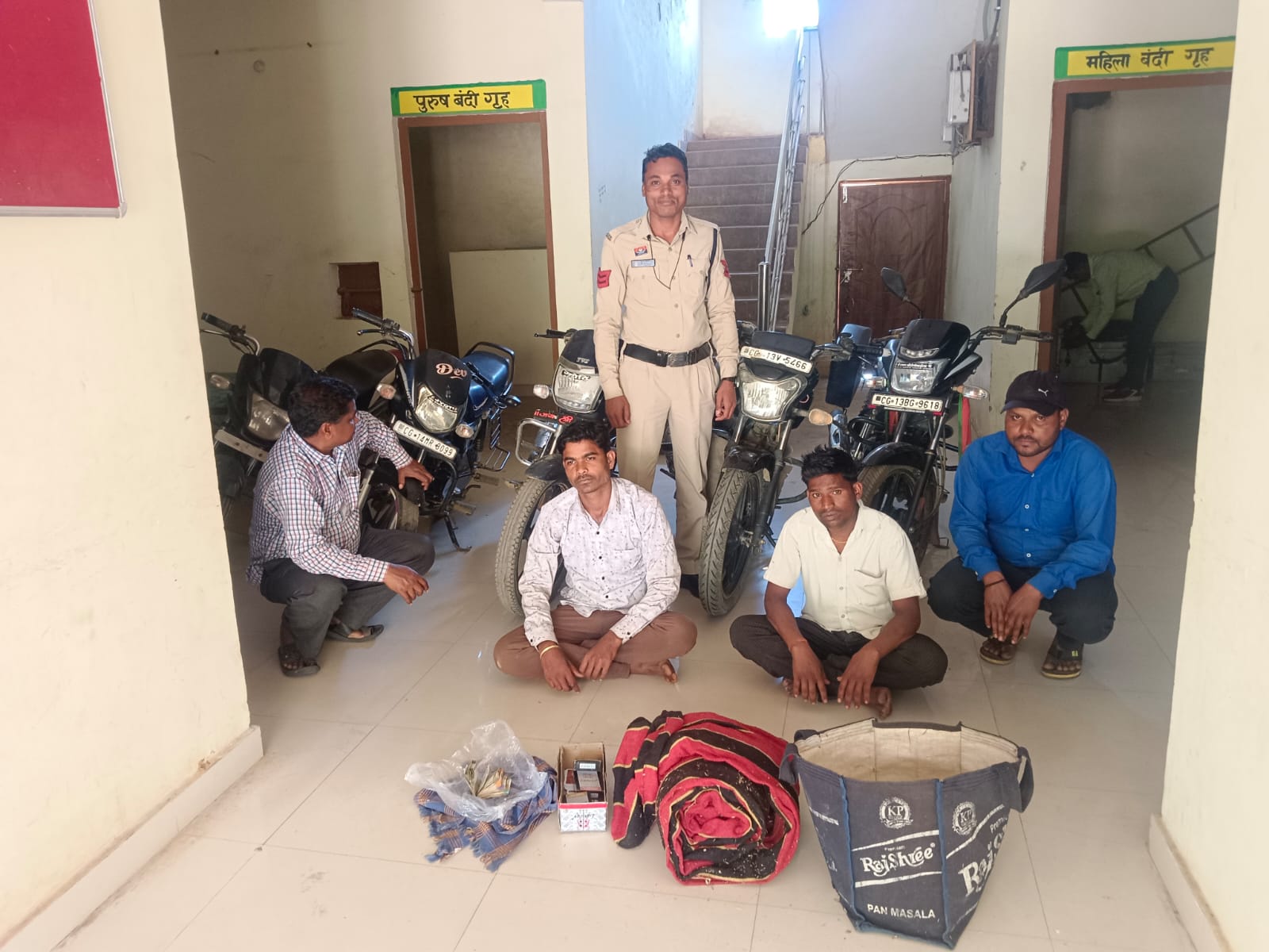 होटलों में घरेलू गैस सिलेंडर के दुरुपयोग पर खाद्य विभाग की सख्त कार्रवाई, दो प्रतिष्ठानों से सिलेंडर जब्त