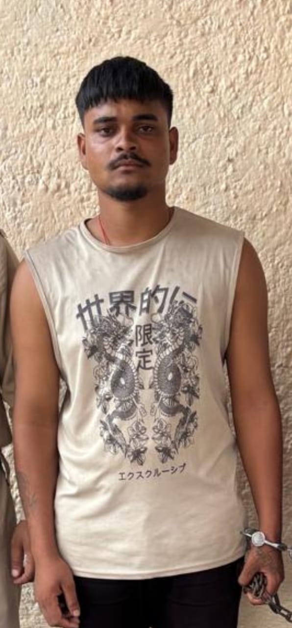  धारदार चाकू के साथ आरोपी शनि ध्रुव गिरफ्तार 