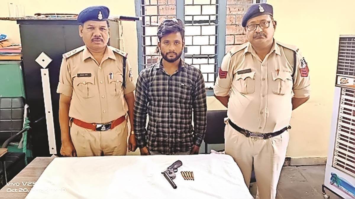 कट्टा और जिंदा कारतूस के साथ आरोपित गिरफ्तार