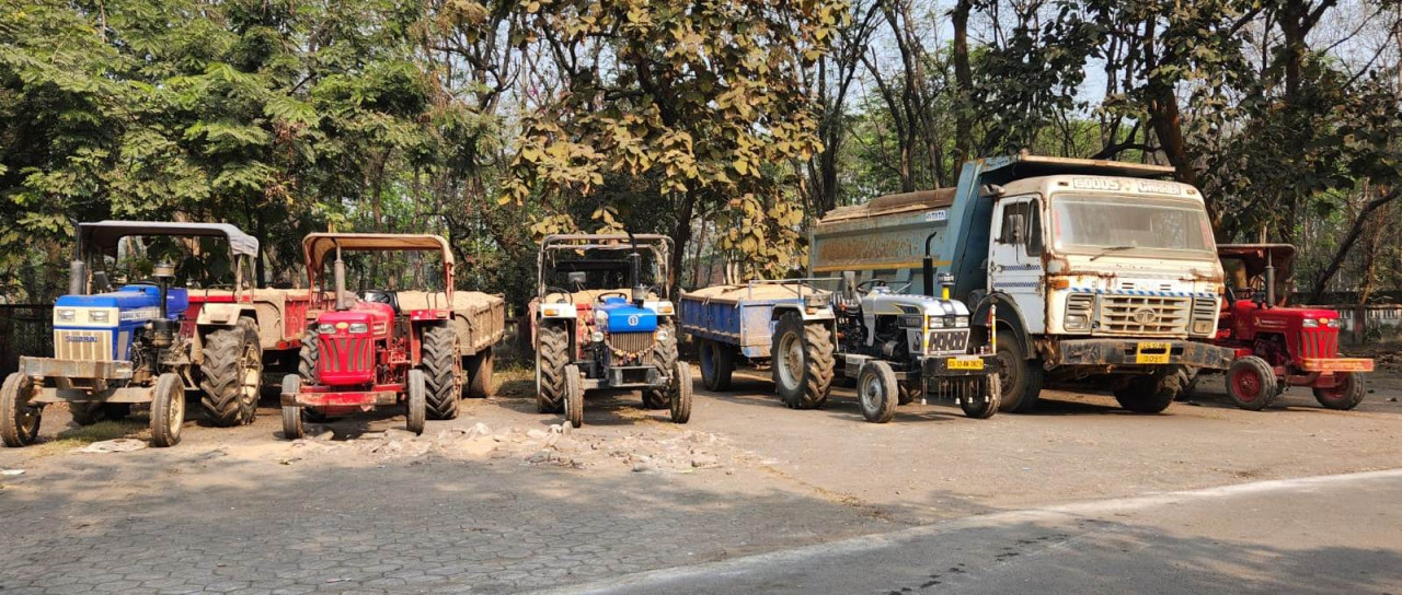  अवैध रेत परिवहन के मामले में 9 ट्रैक्टर जब्त