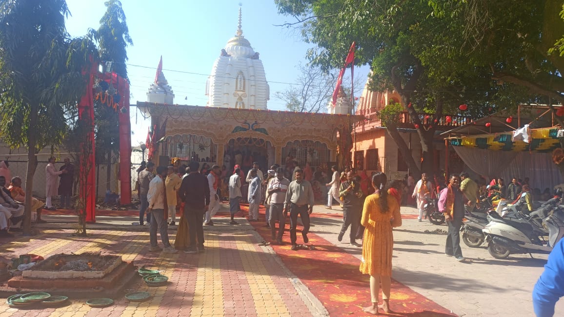 मां दुर्गा प्रतिमा प्राण प्रतिष्ठा में उमड़ा भक्तों सैलाब 