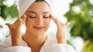 Skin Care Tips:  नवरात्रि में सबसे सुंदर दिखने के लिए घर पर ही ट्राई करें ये फेशियल
