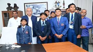 बच्चों के भविष्य पर संकट: स्वामी आत्मानंद स्कूल के बच्चों ने पूर्व सीएम से मुलाकात कर बताया स्कूलों का हाल