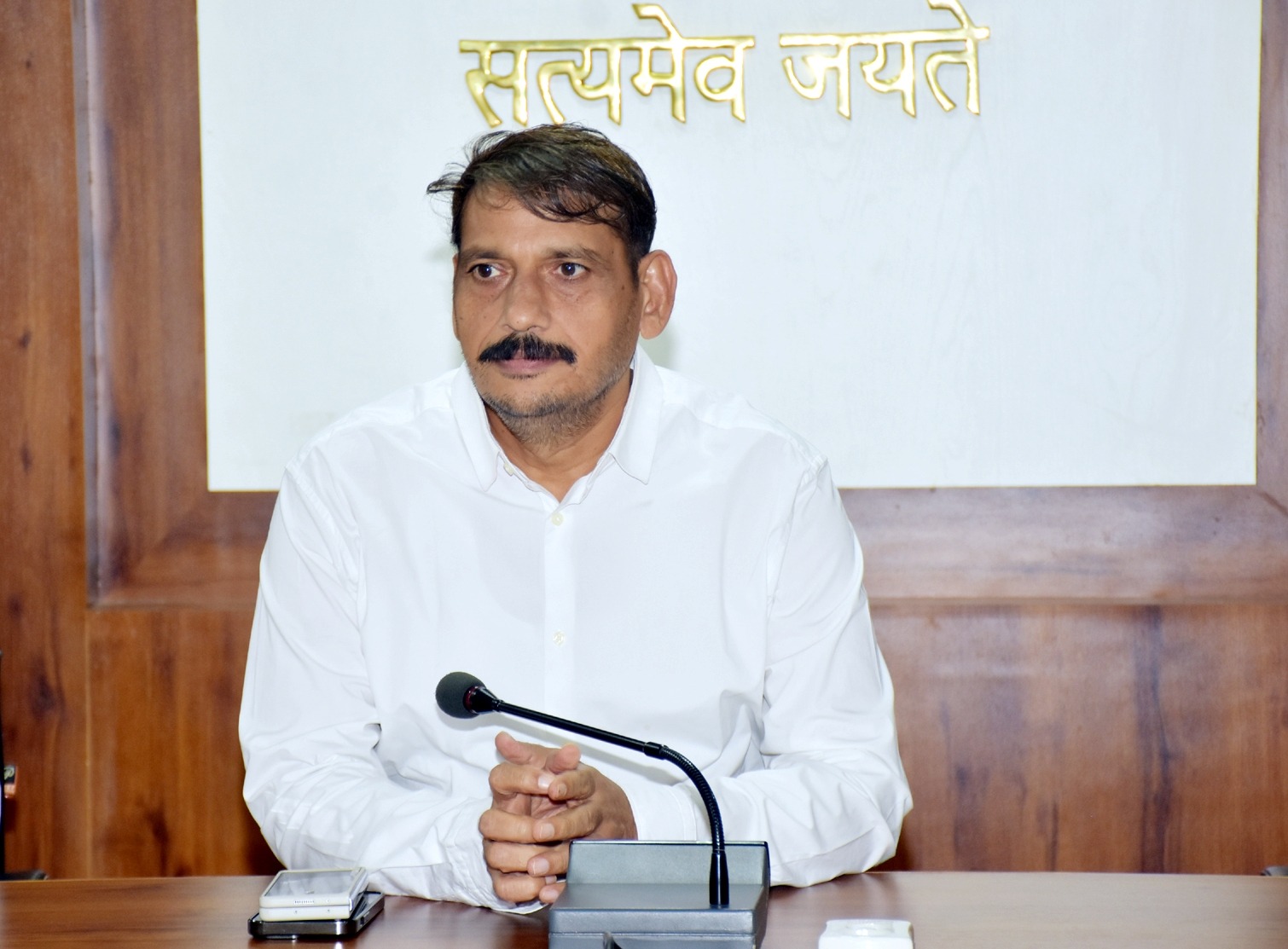 कलेक्टर ने धान खरीदी की सुचारू व्यवस्था के लिए अधिकारियों को सौंपा समिति प्रबंधक का प्रभार
