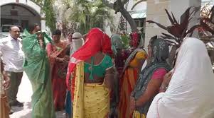 छत्तीसगढ़: मोहल्लेवासी लंबे समय से परेशान,देह व्यापार की शिकायत करने बड़ी संख्या में महिलाएं पहुंची SP ऑफिस 