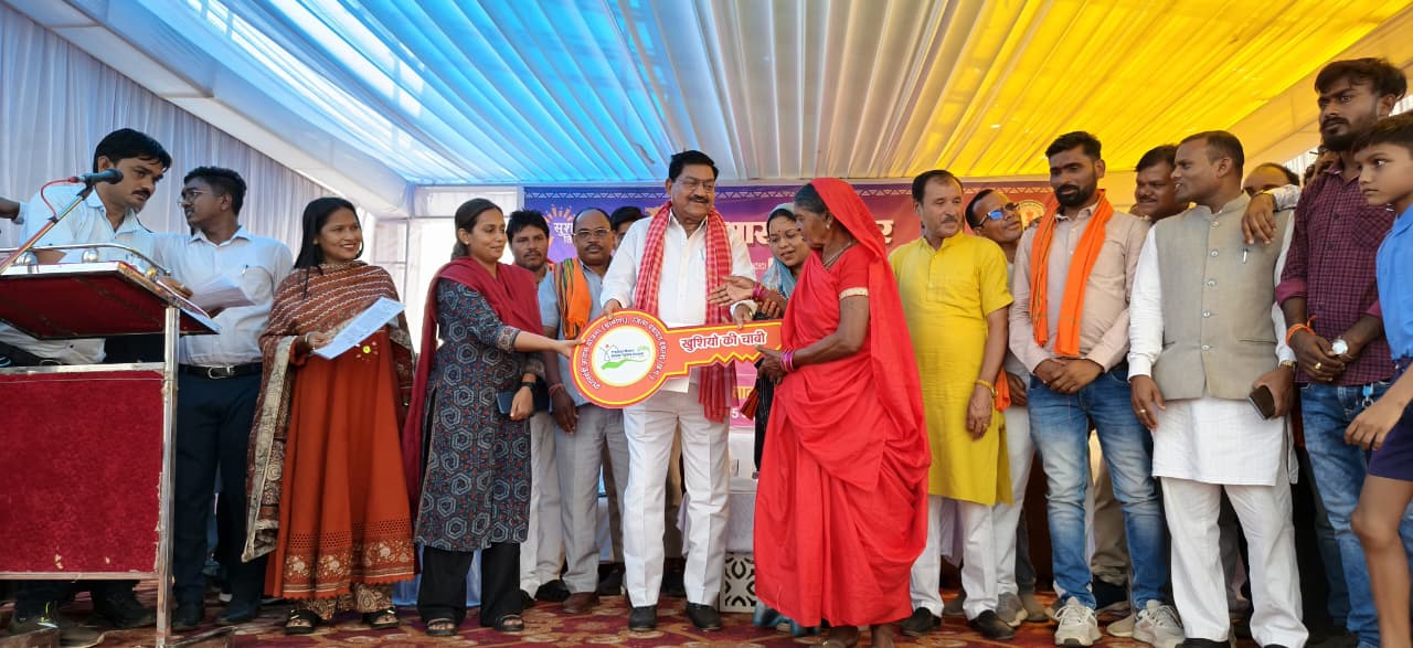 खाद्य मंत्री  दयालदास बघेल ने जन समस्या निवारण शिविर में सुनीं जनता की समस्याएं 