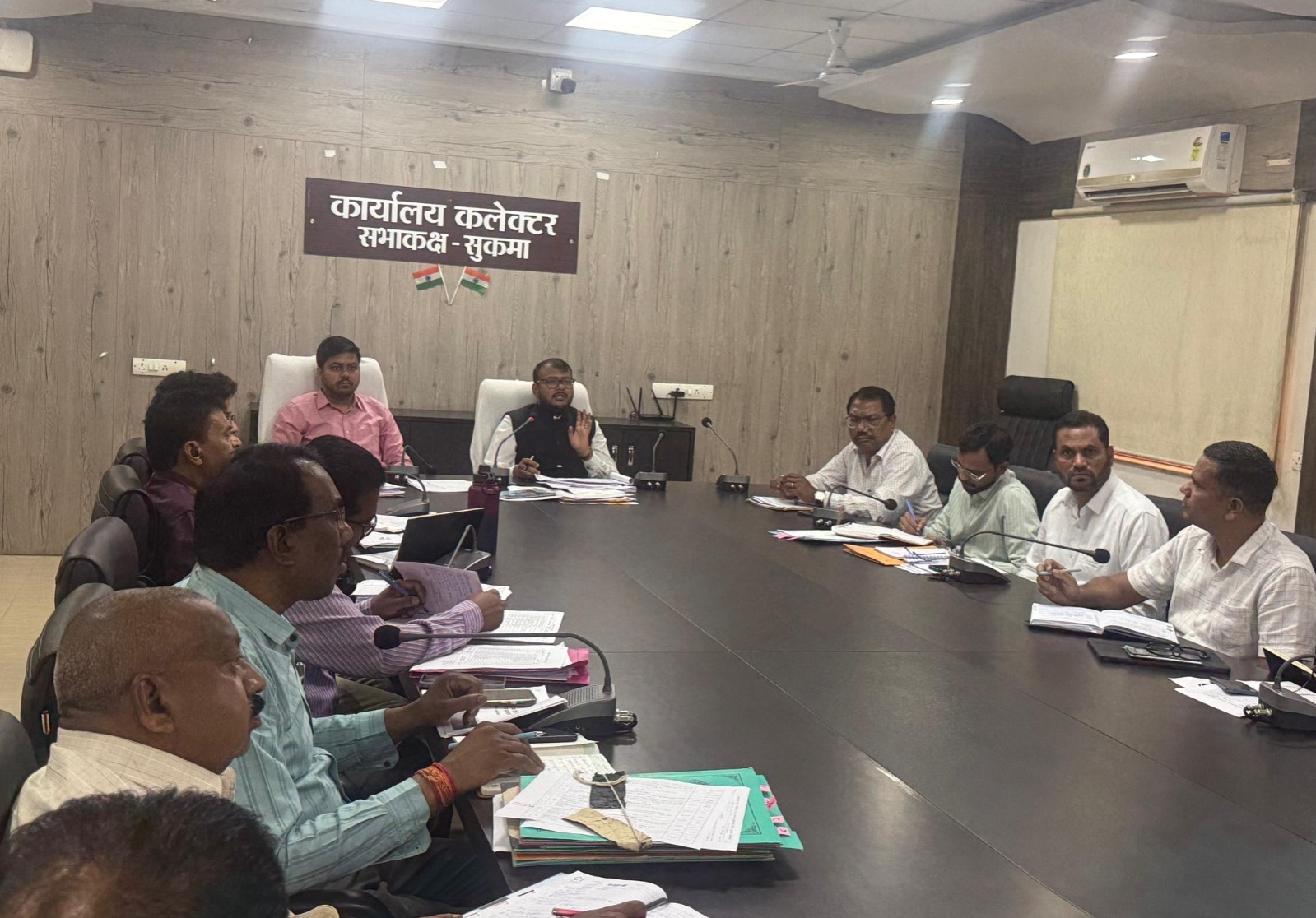 हितग्राही मूलक योजनाओं में लापरवाही बर्दाश्त नहीं- कलेक्टर अमित कुमार 