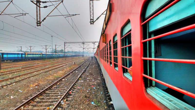  रेलवे कर्मचारियों के लिए बुरी खबर, अब नहीं मिलेगी कैशलेस उपचार सुविधा, नया नियम लागू