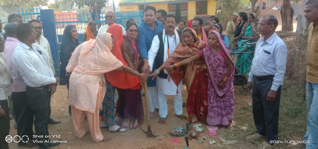 प्राथमिक शाला मे आहता निर्माण कार्य का विधायक भोलाराम साहू ने किया भूमिपूजन