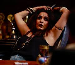 बाहुबली की शिवगामी देवी का वायरल हुआ बोल्ड लुक,बढ़ाया इंटरनेट का पारा