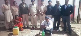  बलरामपुर जिले में 22 लीटर अवैध महुआ शराब और 150 किलोग्राम महुआ लाहन जब्त