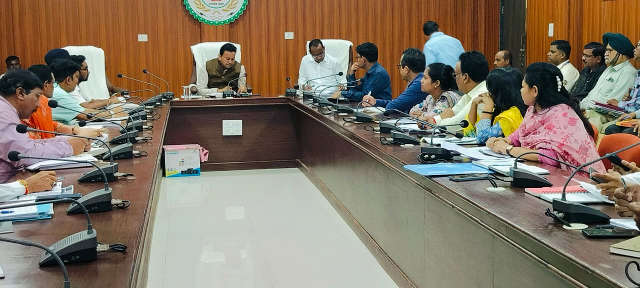 लंबित प्रकरणों का निर्धारित समयसीमा में निराकरण सुनिश्चित करें : कलेक्टर