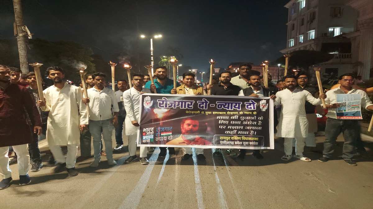 युवा कांग्रेस ने निकाली मशाल यात्रा, भाजपा सरकार के खिलाफ की नारेबाजी