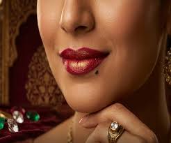 महिला के होंठों पर तिल: जानिए क्या कहती है सामुद्रिक शास्त्र की मान्यता