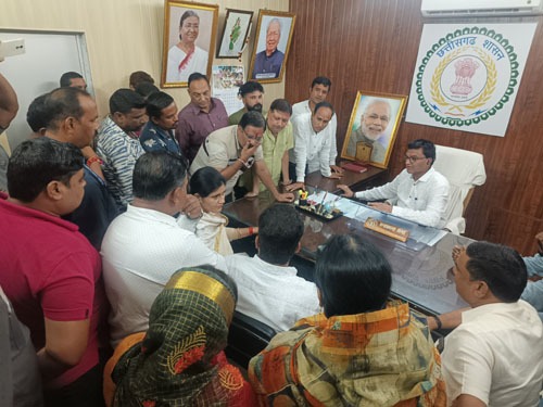 मीना बाजार टेंडर को लेकर भाजपा व कांग्रेस के कार्यकर्ता आपस में भिड़े 