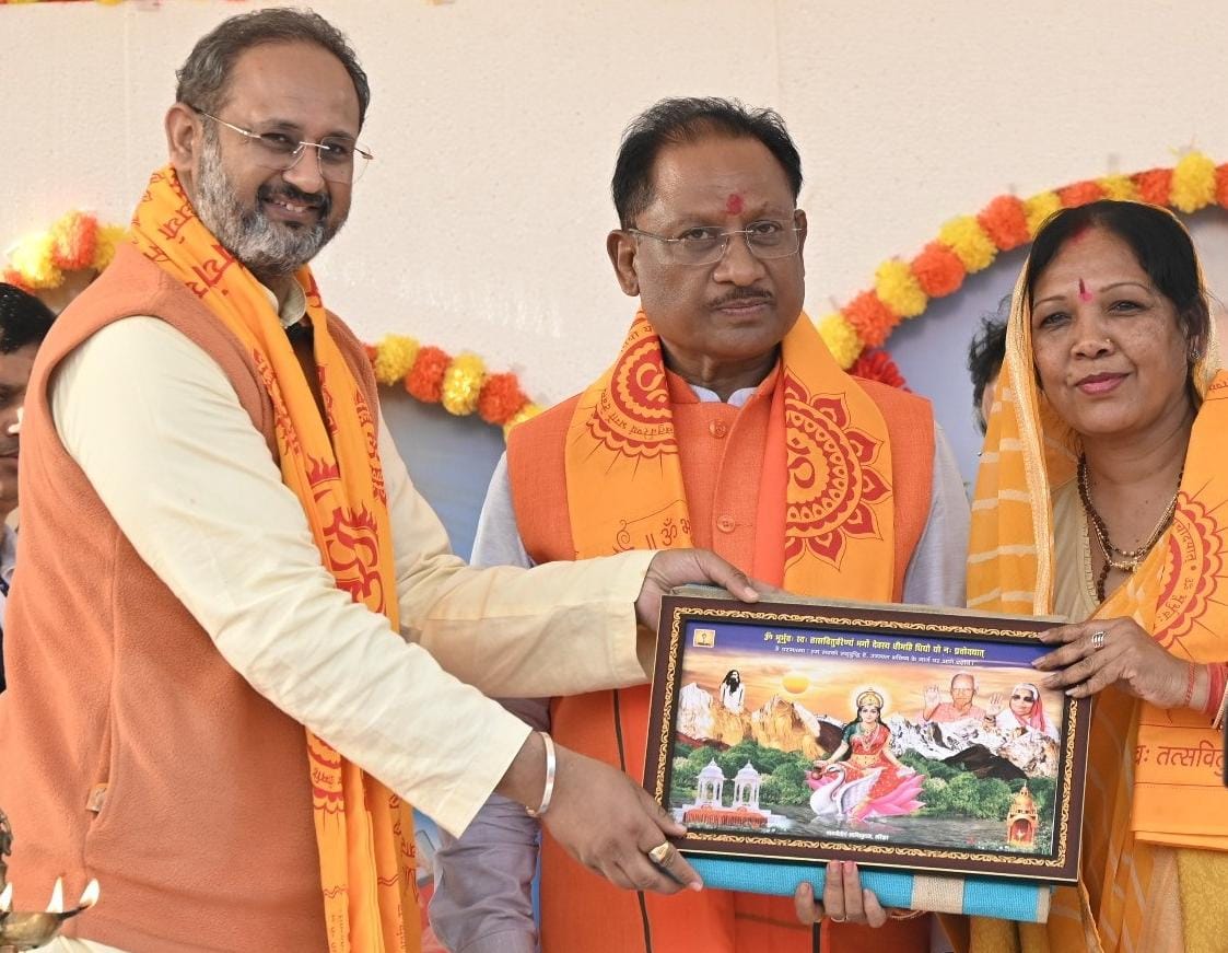 मुख्यमंत्री विष्णु देव साय गरियाबंद में राष्ट्र जागरण 108 कुण्डीय गायत्री महायज्ञ में हुए शामिल