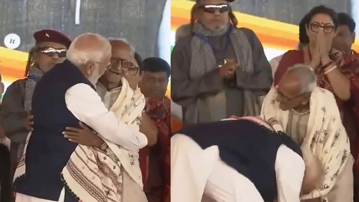 कोलकाता शपथ ग्रहण समारोह में PM मोदी ने मंच पर छुए इस शख्स के पैर, जानें कौन हैं ये खास हस्ती