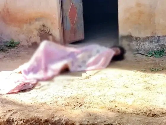 लड़कों के साथ घूमने को लेकर विवाद,बड़ी मां को भतीजी और भतीजे ने जिंदा जलाया