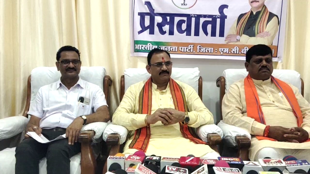 पुत्र मोह में भूपेश ने पूरी कांग्रेस को झोंका,भ्रष्टाचारियों को बचाने प्रदेश की जनता को परेशान किया जा रहा : स्वास्थ्य मंत्री जायसवाल 