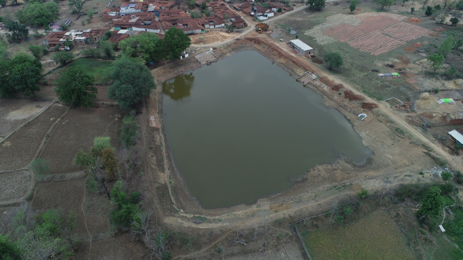 अमृत सरोवर पर संविधान दिवस, जागरूकता और प्रतियोगिताओं का आयोजन