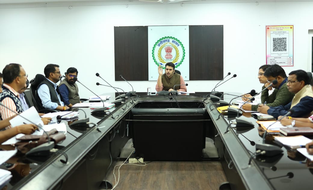 विकास कार्यों में गुणवत्ता व समय-सीमा से कोई समझौता नहीं – कलेक्टर मयंक चतुर्वेदी 