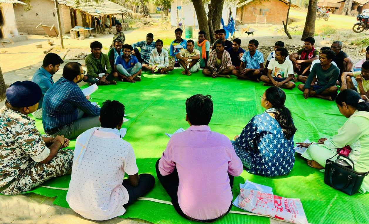  मिशन कनेक्ट से सुकमा में सुदृढ़ हुआ जनविश्वास : इमली के पेड़ तले सजी चौपाल