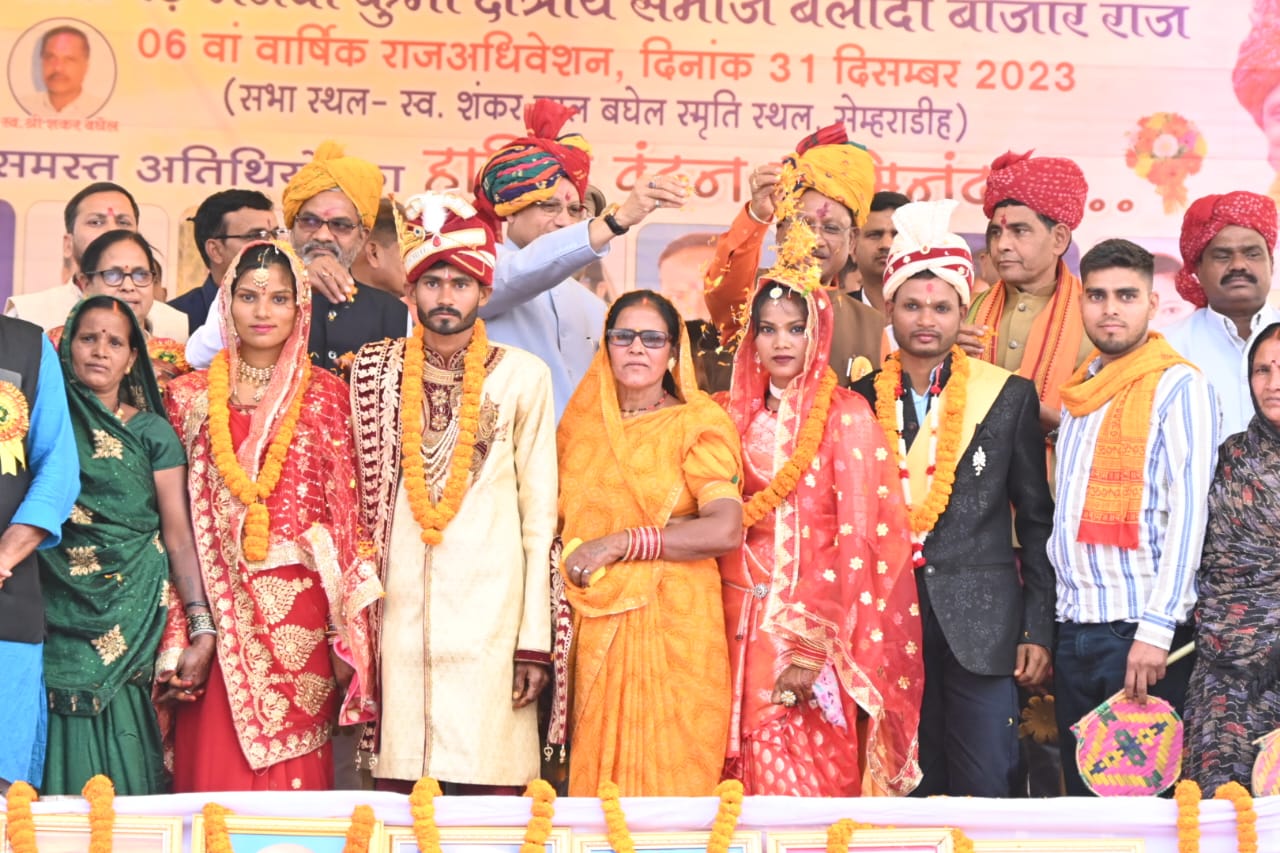 महाराष्ट्र के राज्यपाल रमेश बैस एवं प्रदेश के मुखिया विष्णु देव साय छत्तीसगढ़ मनवा कुर्मी क्षत्रिय समाज के अधिवेशन में हुए शामिल 