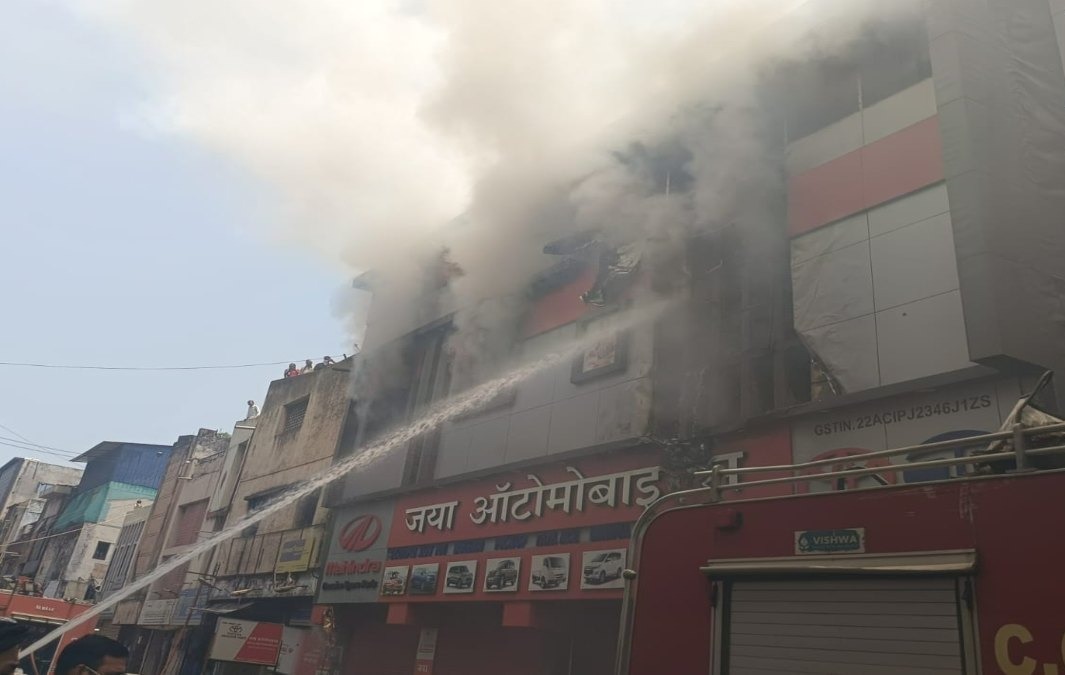  Raipur Fire News: MG रोड स्थित जया ऑटोमोबाइल में भीषण आग, मौके पर पहुंचीं कई फायर ब्रिगेड