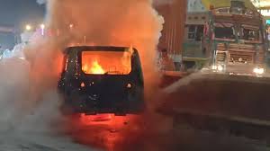 रायपुर में चलती सूमो ग्रैंड में लगी भीषण आग,बाल-बाल बचे 6 यात्री