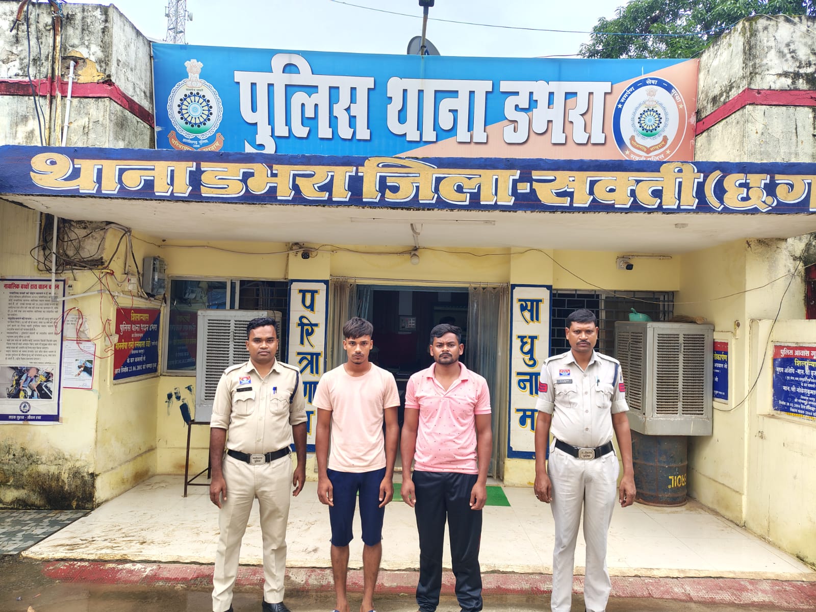 वीडियो वायरल करने का धमकी देकर दुष्कर्म करने वाले 02 आरोपी सहित 01 विधि से संघर्षरत बालक गिरफ्तार 