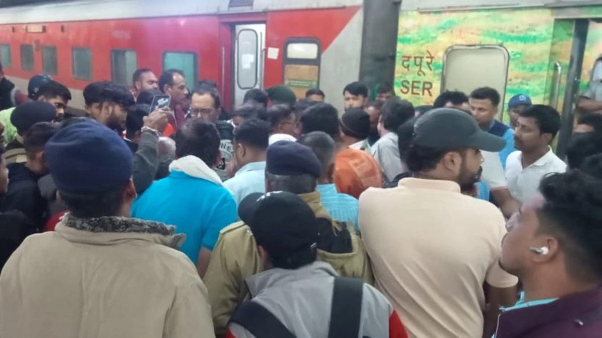 बिलासपुर स्टेशन में टीटीई व यात्री के बीच हुई बहस,जाने क्या है पूरा मामला 